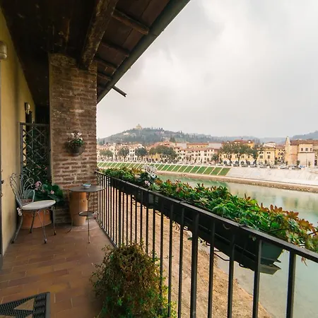 Maison Ponte Pietra * ヴェローナ